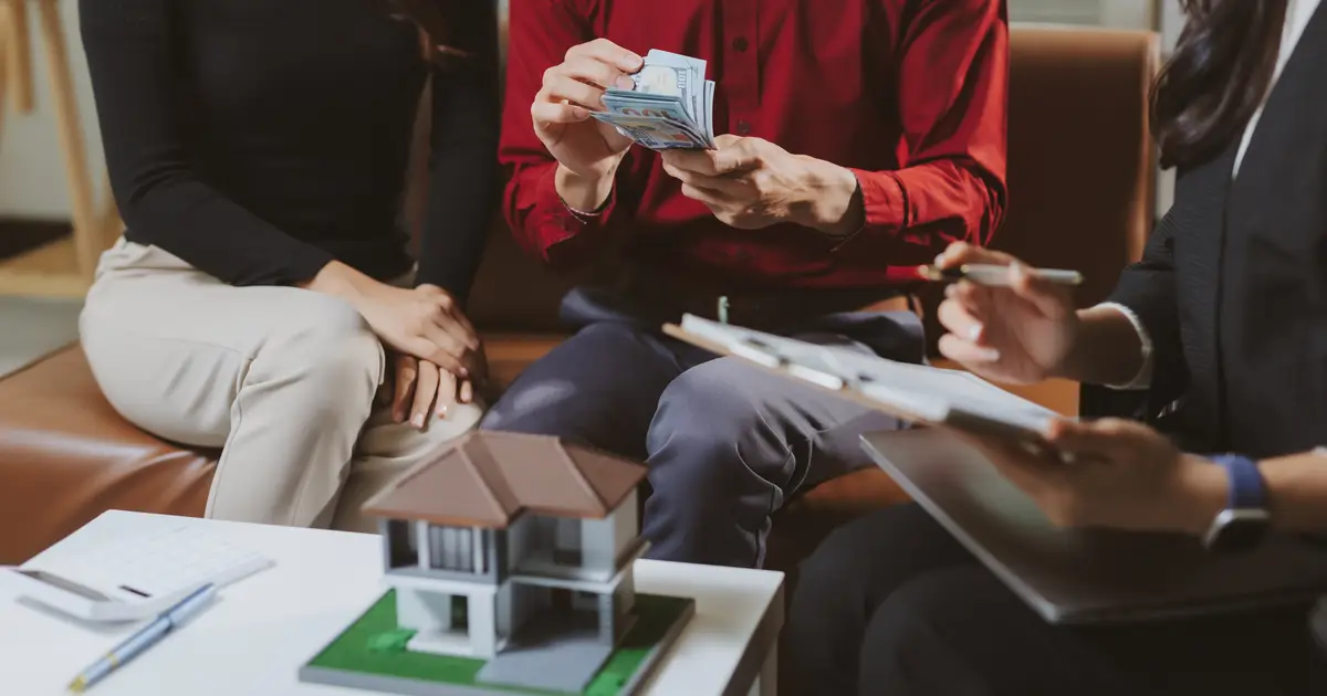 client holding money